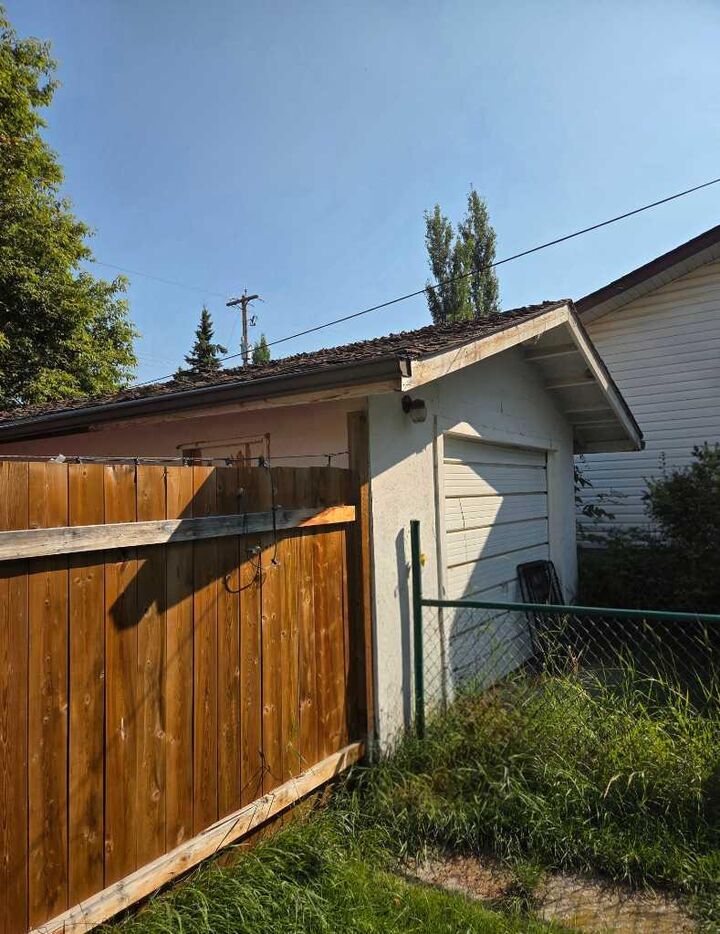 Property Photo: 2122 22 Avenue AB T0M 0W0