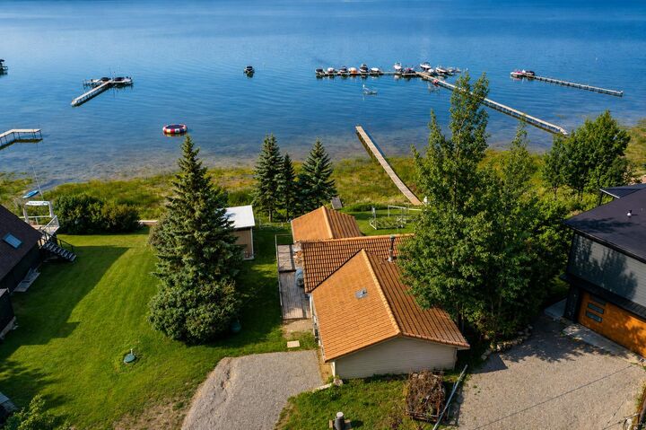 Property Photo: 745 Elk Street AB T0C 0J0