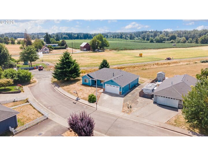 Property Photo:  904 Isabel Dr  OR 97352 