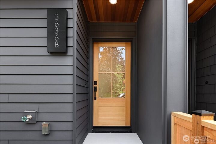 Property Photo:  3636  Greenwood Avenue N B  WA 98103 