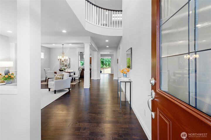 Property Photo: 13844 La Vigne Court NE WA 98110