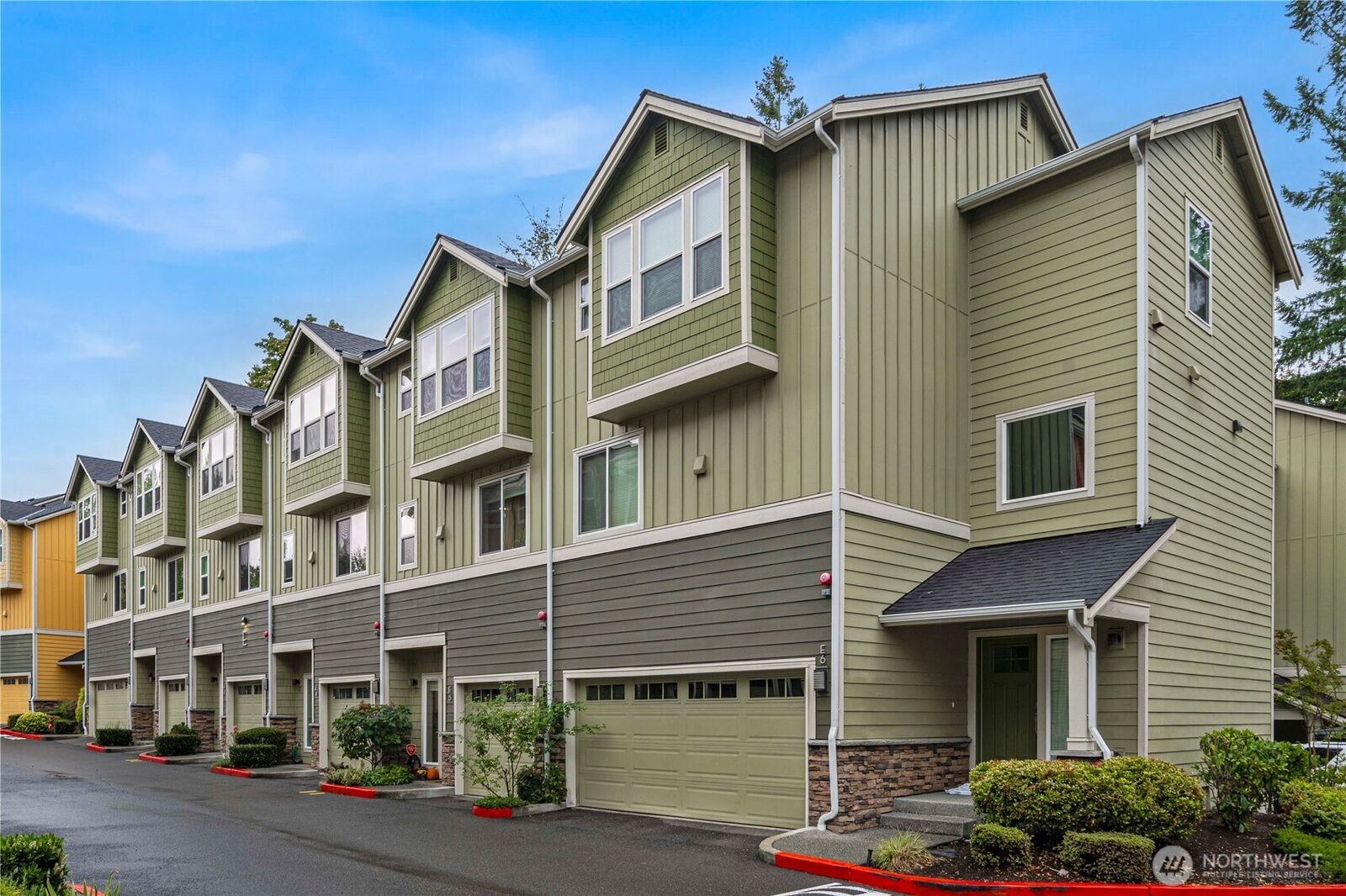 Property Photo:  23000 NE 8th Street E5  WA 98074 