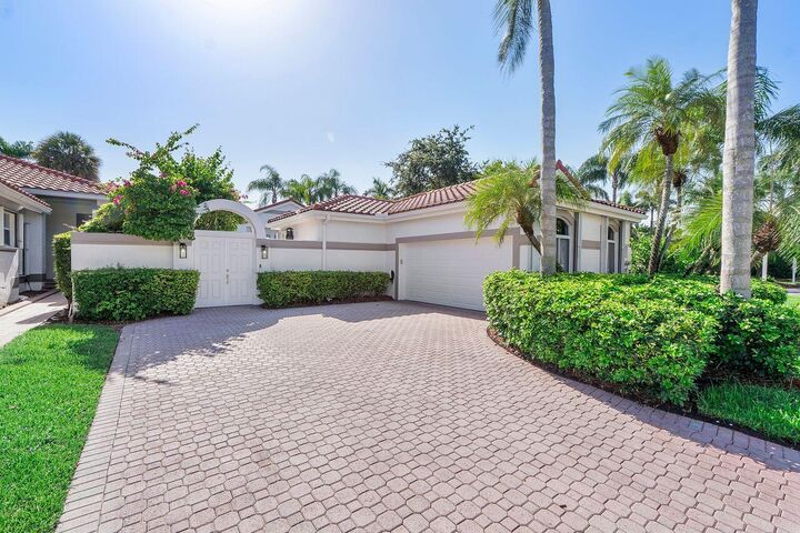 Property Photo:  1081 Bel Aire Drive E  FL 33027 