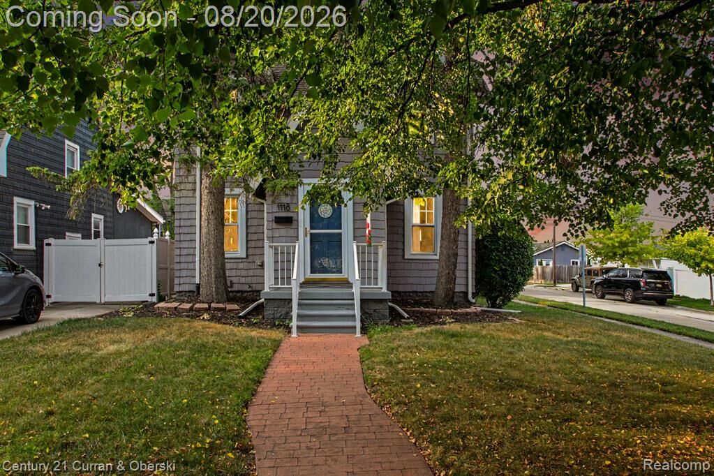 Property Photo:  1118 Oxford Road  MI 48072 