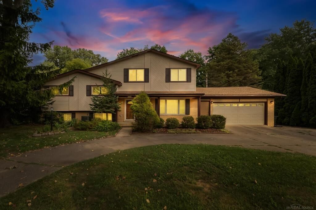 Property Photo:  53346 Ruann Drive  MI 48316 