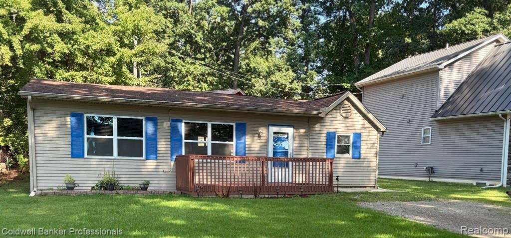 Property Photo:  270 Indian Trail  MI 48421 