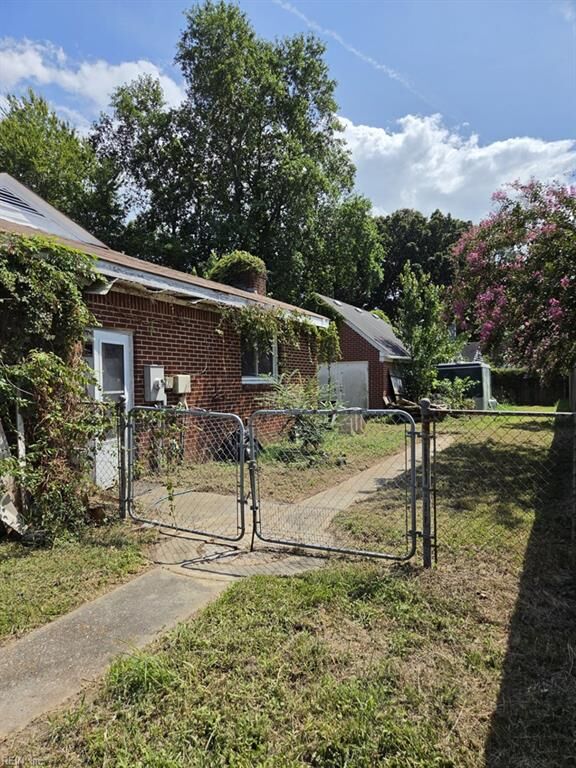 Property Photo: 504 Mount Pleasant Rd VA 23322