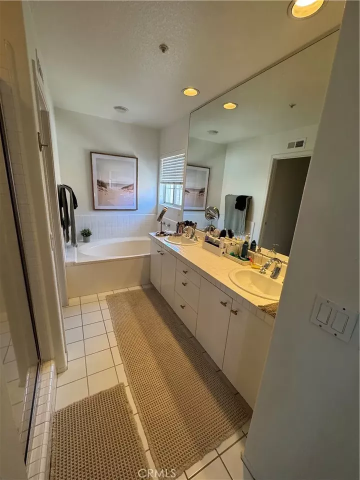 Property Photo:  1 Cuzzano Aisle  CA 92606 