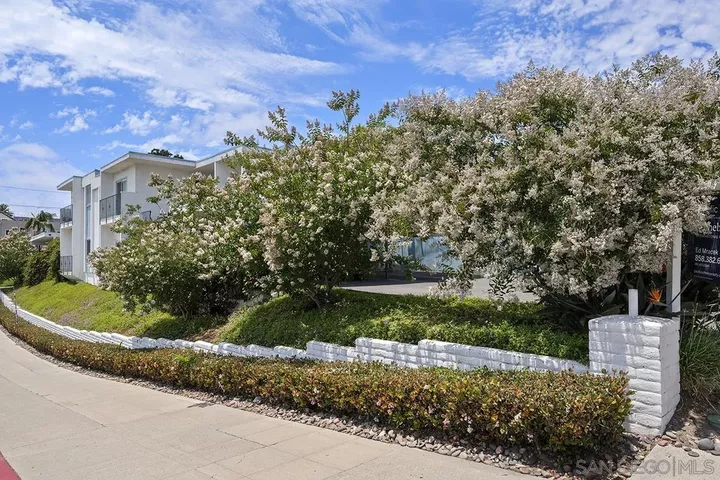 Property Photo:  2108 3rd Ave 2  CA 92101 