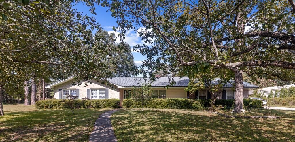 Property Photo:  608 Collingswood Drive  AL 36301 