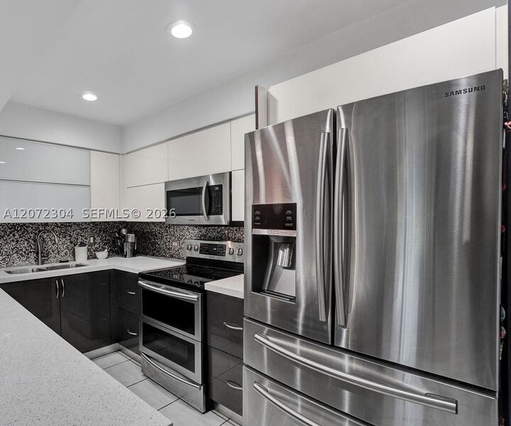 Property Photo: 6821 Brookline Dr 6821 FL 33015
