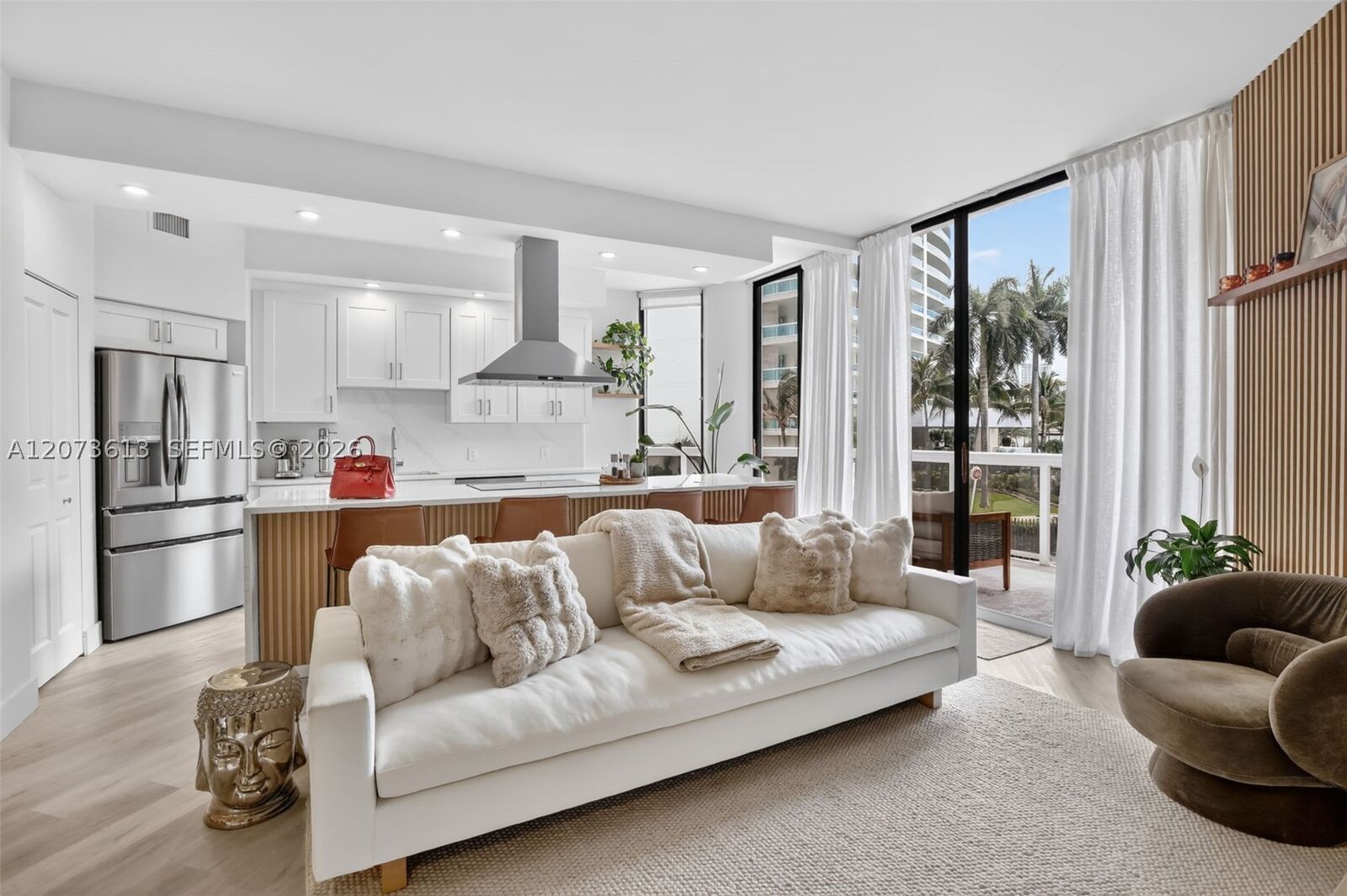 Property Photo:  20185 E Country Club Dr 204  FL 33180 