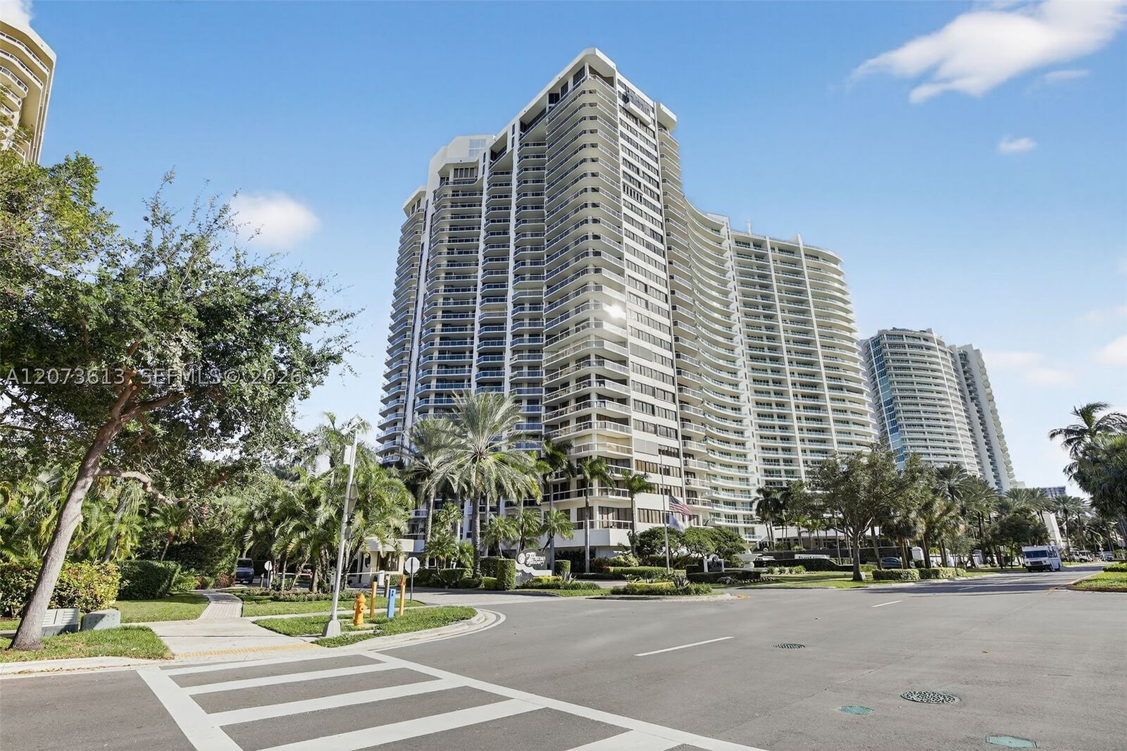 Property Photo:  20185 E Country Club Dr 204  FL 33180 