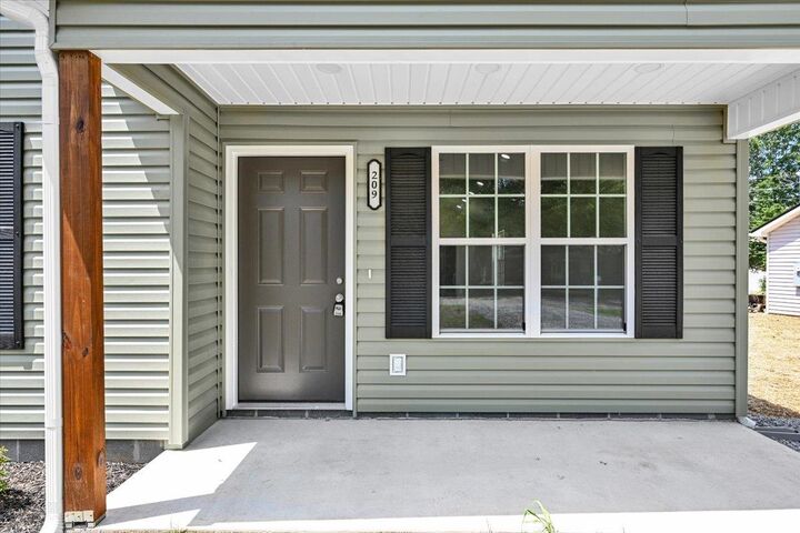 Property Photo:  209 Dean Ave  AL 35077 