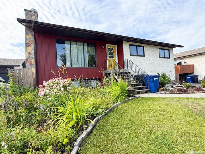 48 Dunfield Crescent — photo 1