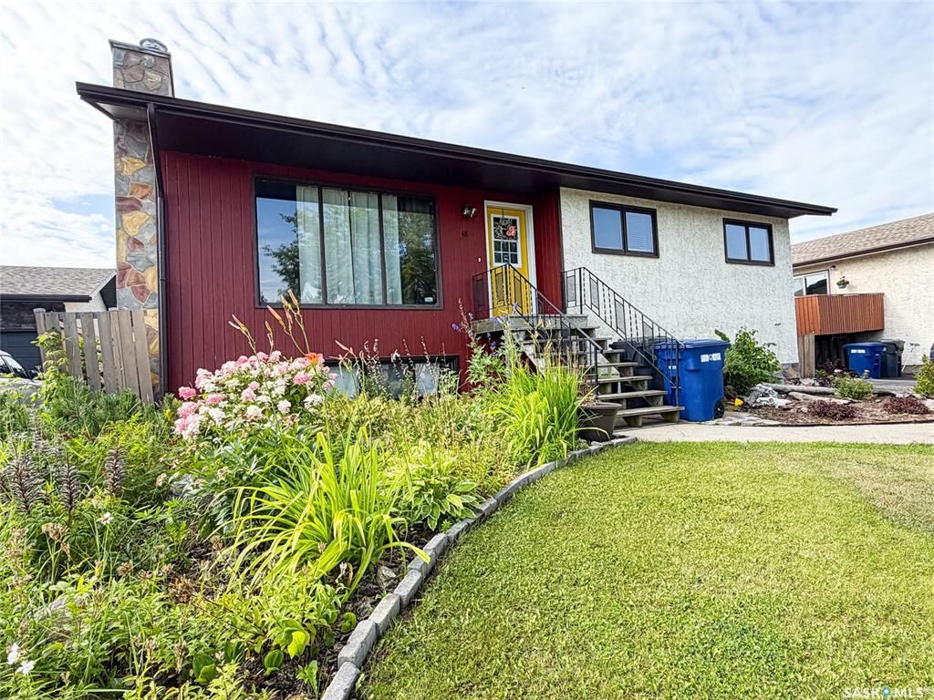 Property Photo: 48 Dunfield Crescent SK S9X 1C4