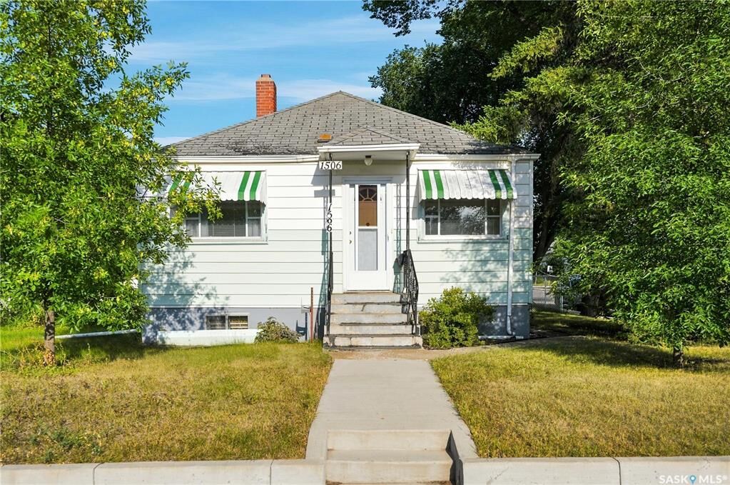 Property Photo: 1506 Edward Avenue SK S7K 3B1