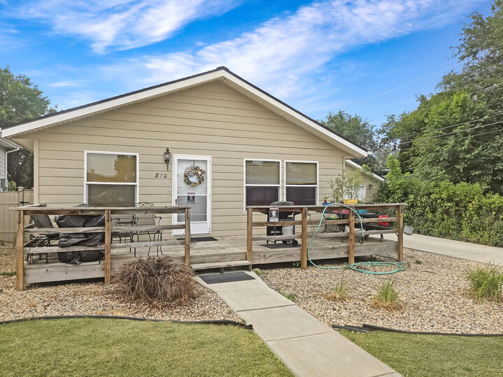 Property Photo: 870 E College Avenue WY 82801