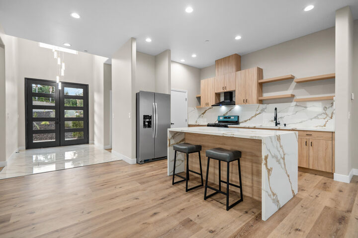 Property Photo: 556 High Sierra Drive CA 93221