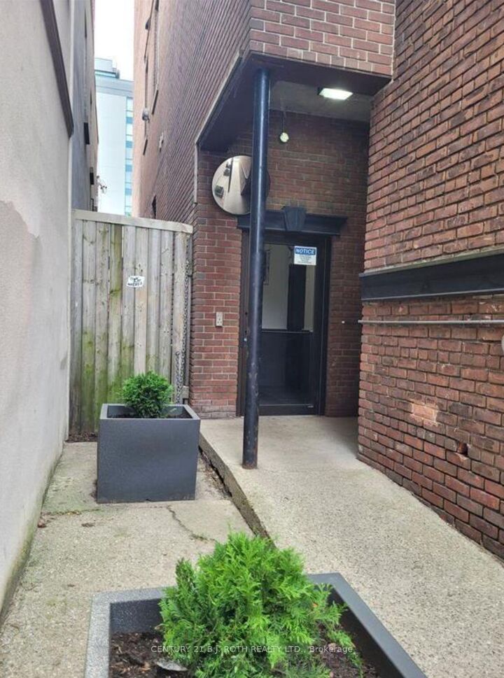 Property Photo: 19 Dunlop Street W 302 ON L4N 1A1