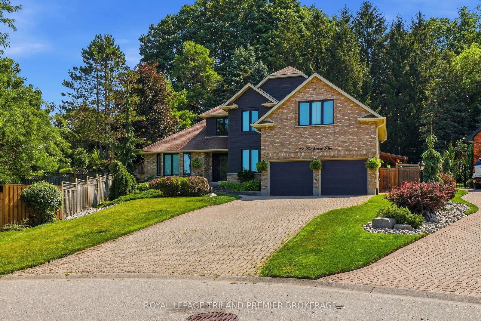 Property Photo: 39 Hutchinson Place ON N4S 8V9