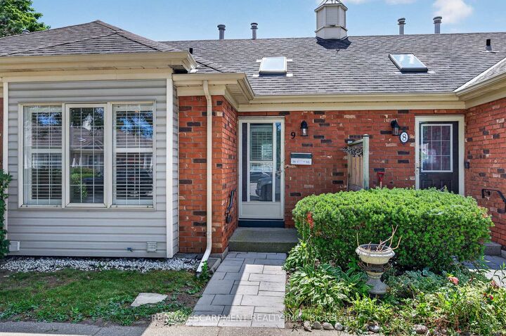 175 Fiddlers Green Road 9 — photo 1