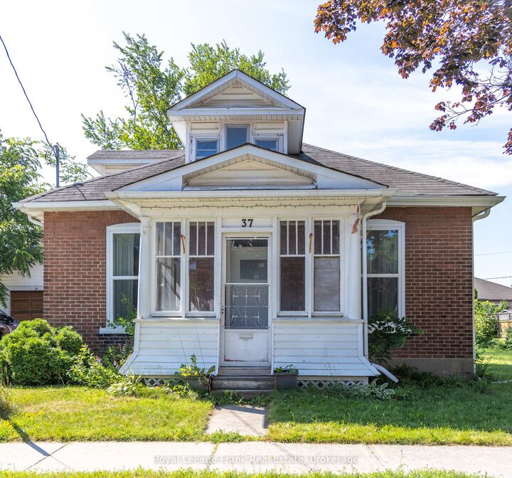 Property Photo:  37 Durham Street W  ON K9V 2P3 