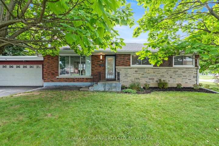 Property Photo:  67 Maple Park Drive  ON L3C 3X8 