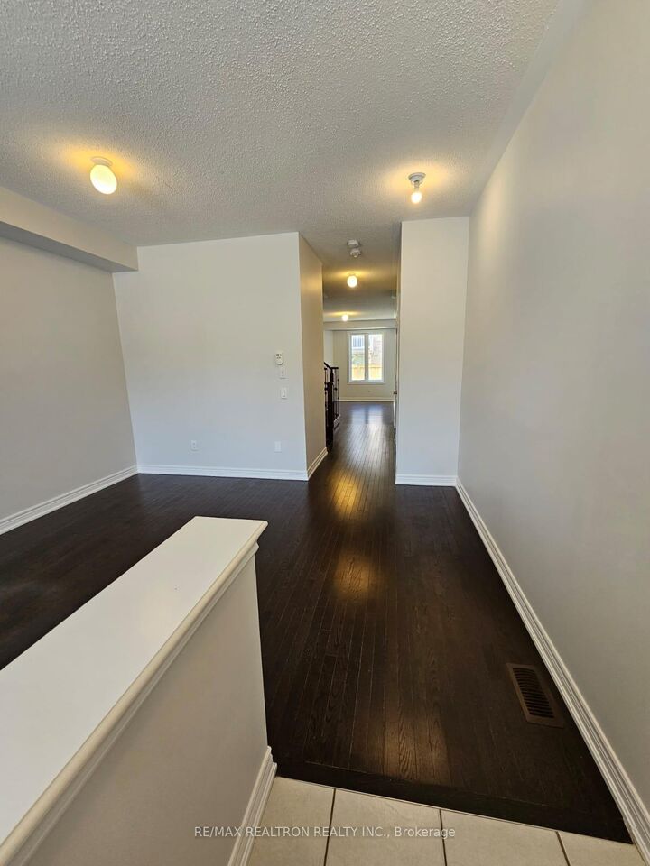 Property Photo:  19 Walter English Drive  ON L9N 0R8 