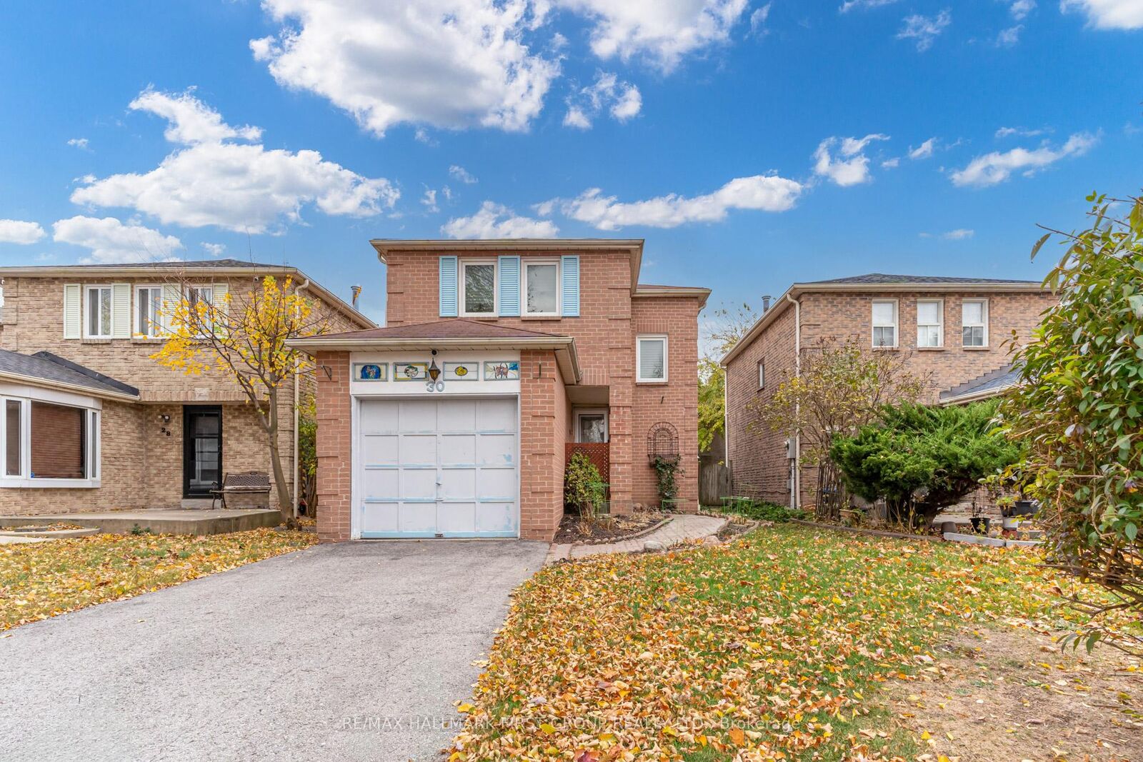 Property Photo:  30 Stockbridge Crescent  ON L1T 2G7 