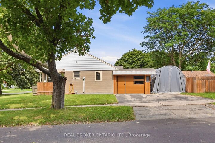 Property Photo: 21 Oakwood Avenue ON N2H 6G8