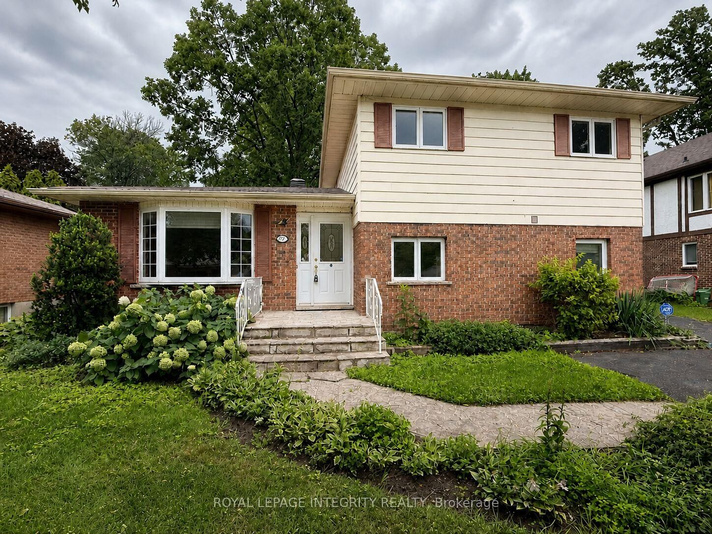 Property Photo:  577 Lynwood Drive  ON K6H 5W7 