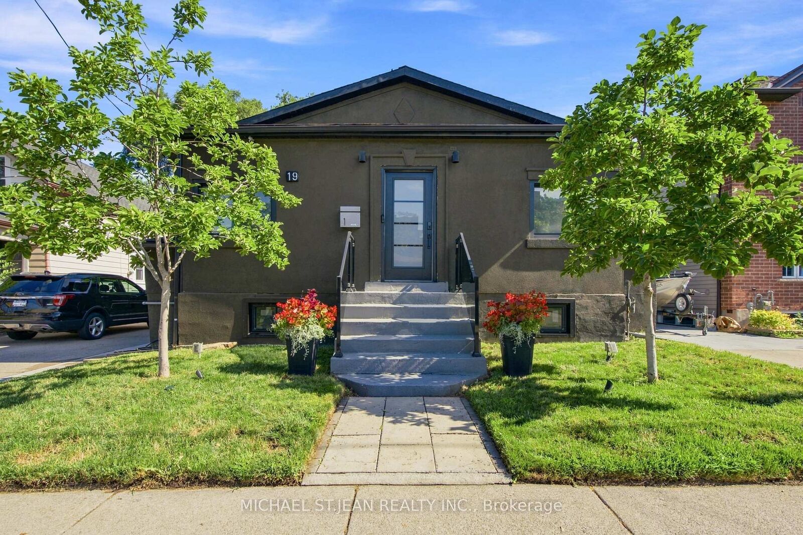 Property Photo:  19 Grove Street  ON L8N 1P4 