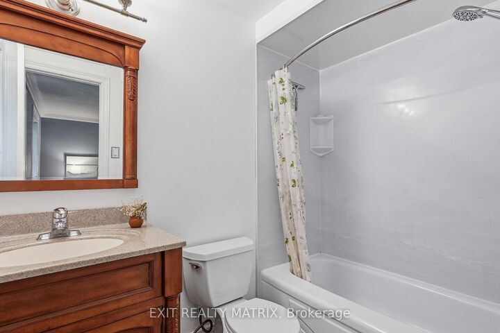 Property Photo:  270 Fernleaf Crescent  ON K1E 2Z4 