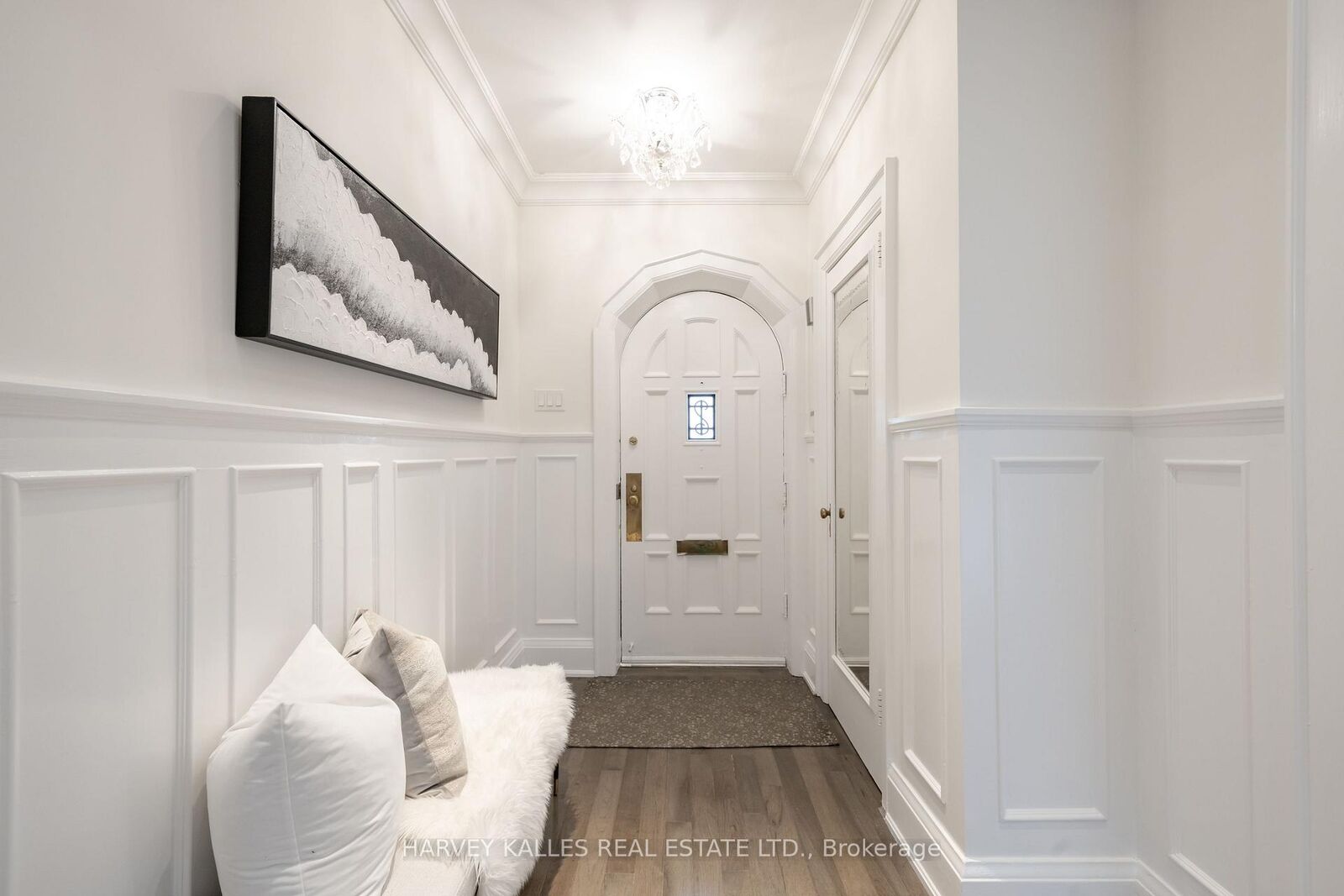Property Photo: 6 Browside Avenue ON M5P 2V1