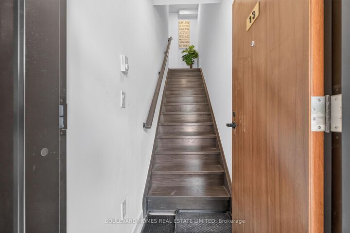 Property Photo: 30 Markdale Lane 13 ON L3S 0E3