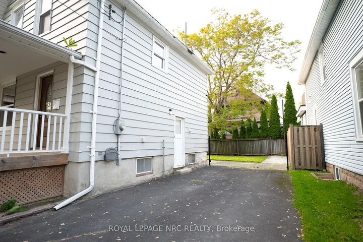 Property Photo: 4713 Cookman Crescent N ON L2E 1C1