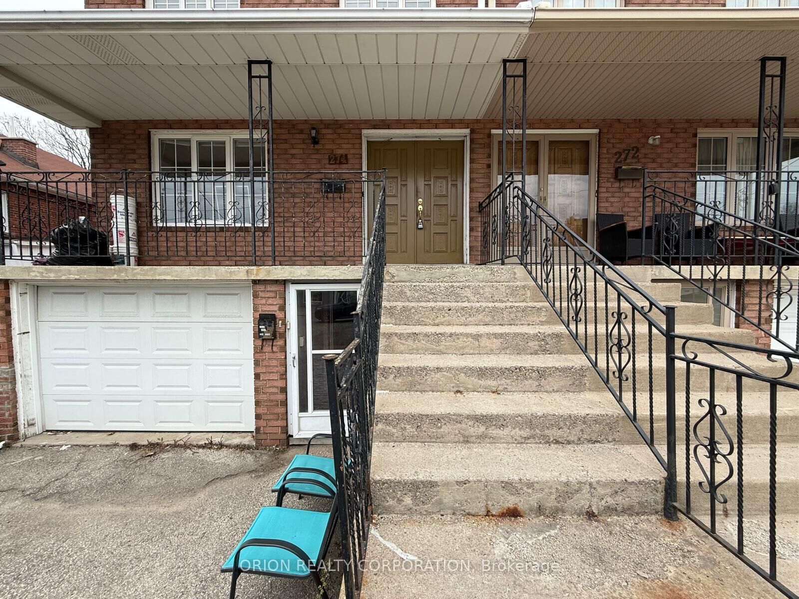 Photo de la propriété:  274 Viewmount Avenue Upper  ON M6B 1V2 