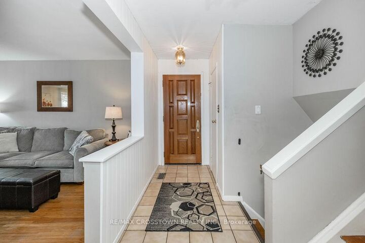 Property Photo: 865 Krosno Boulevard ON L1W 1H2