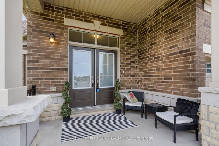 Property Photo: 2 Holtby Court ON L9L 0B4