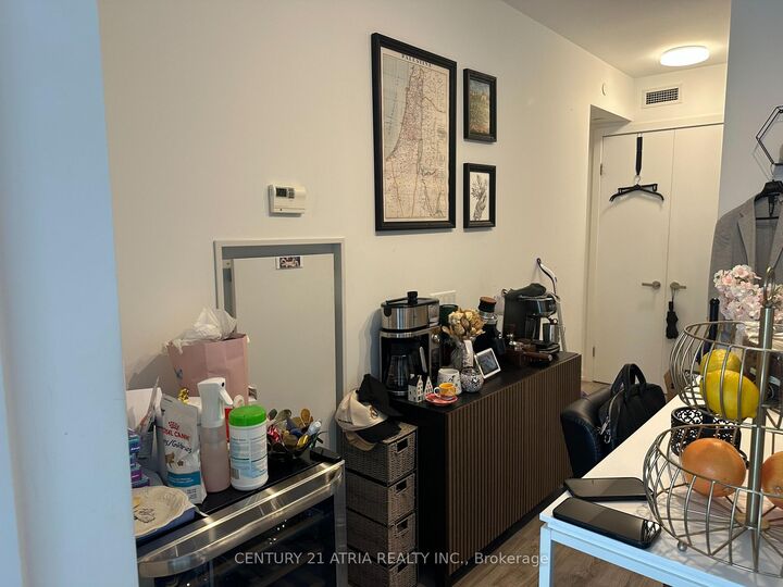 Property Photo:  77 Shuter Street 1616  ON M5B 0B8 