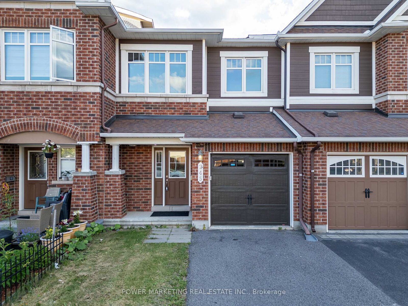 Photo de la propriété:  245 Silvermoon Crescent  ON K4A 0P8 