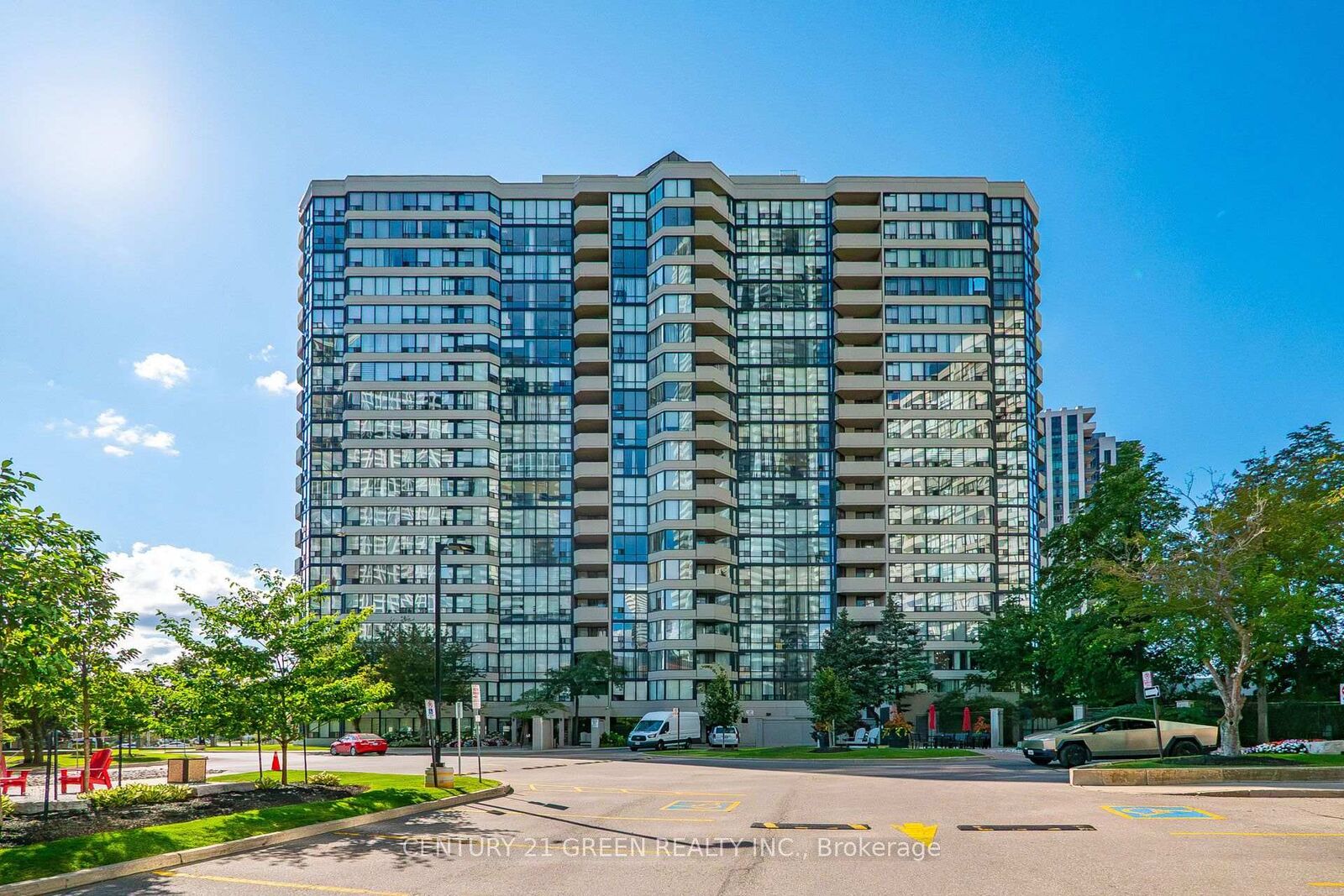 Property Photo: 350 Rathburn Road W 1405 ON L5B 3Y2
