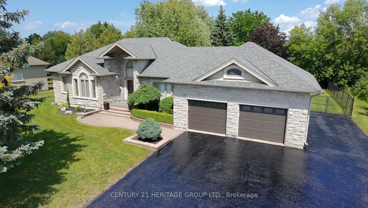49 Shore Crescent — photo 1