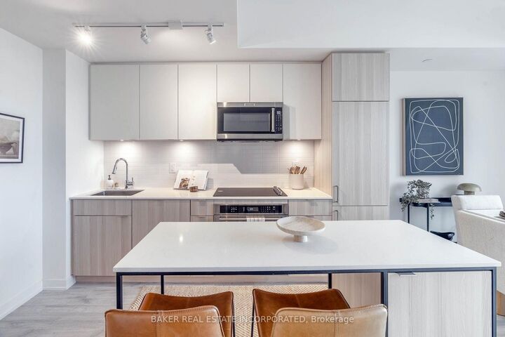 Property Photo: 220 Missinnihe Way 102 ON L5H 0A9