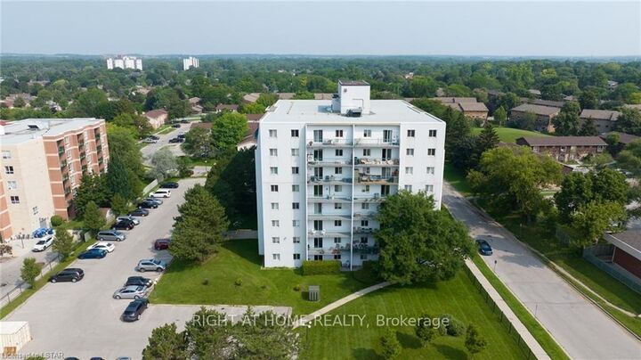 Property Photo:  986 Huron Street 801  ON N5Y 5E4 