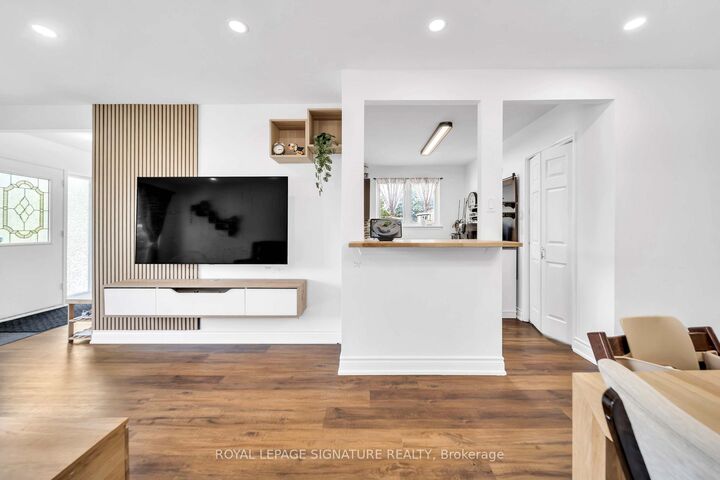Property Photo:  702 Leeder Court Main  ON L3Y 5A7 