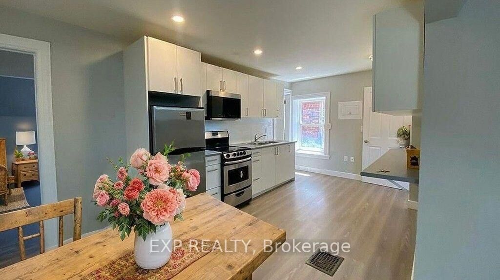 Property Photo: 72 Victoria Avenue S 103 ON L8N 2S7