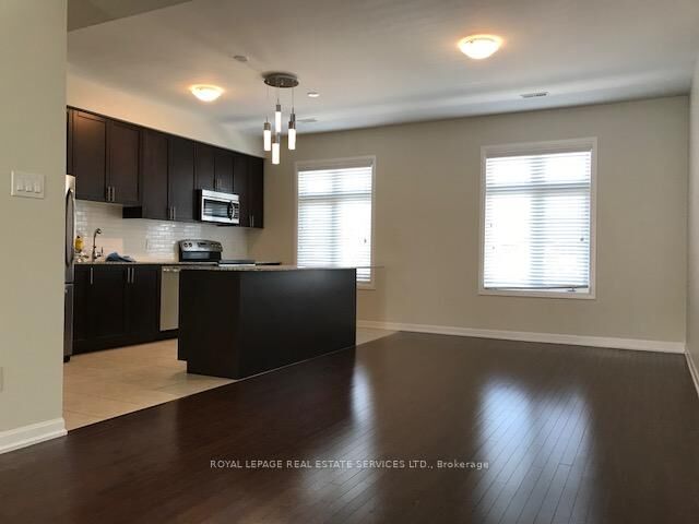 Property Photo:  165 Hampshire Way 7  ON L9T 6H7 