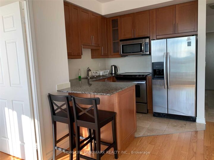 Property Photo:  18 Holmes Avenue 702  ON M2N 0E1 